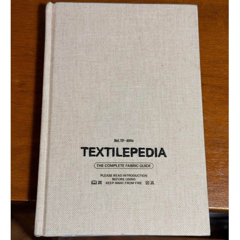 Textilepedia The Complete Fabric Guide Fashionary Hardcover ISBN 9789887711094 - Picture 5 of 5